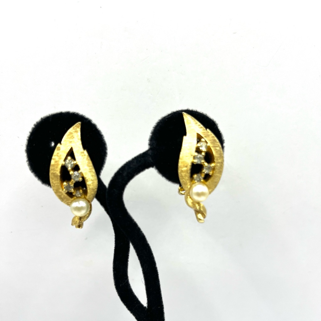 Jomaz Vintage Gold Pearl Gold Tone Leaf Rhinestones And Pearl Clip Earrings